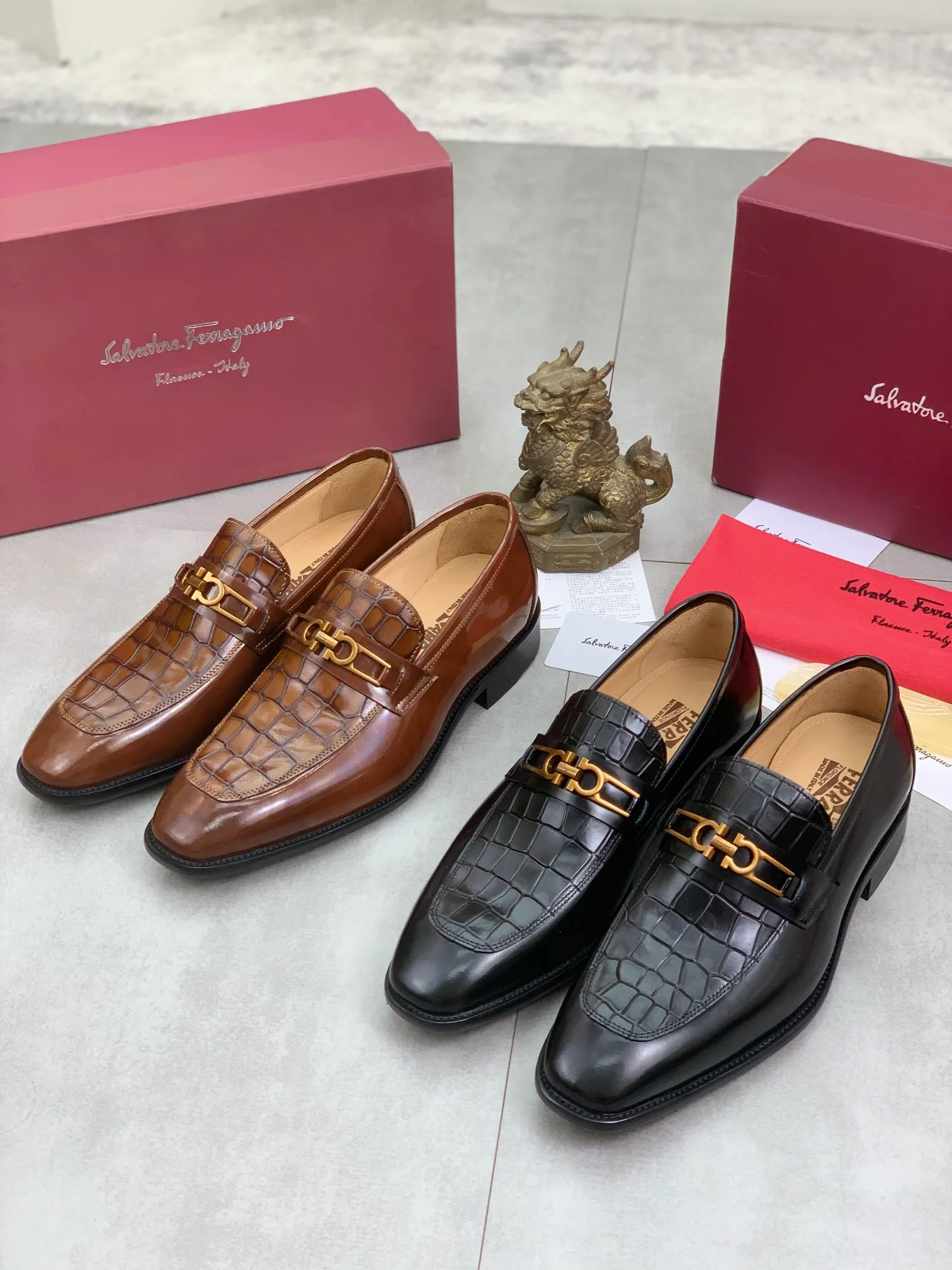 Men's Men's Shoes 💰P460💰[New Style] Water-dyed Niuli 🆘[Salvatore Ferragamo] Ferragamo's latest casual business leather shoes for men! Available at counters simultaneously! The fabric is made of specially imported original open-edge beaded calfskin, and the interior is made of imported water-dyed cowhide. It is absolutely luxurious and leads the fashion trend. Matching code: 38-45 (46 and 47 can be customized); black and brown colors are optional